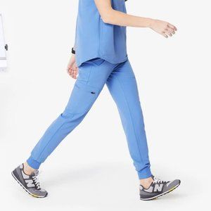 Women's Figs Zamora Jogger Scrub Pants in Ceil Blue -- Size Medium